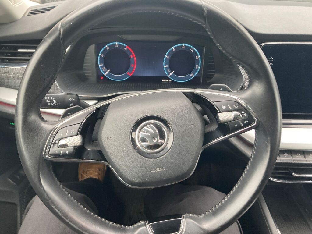 Skoda Octavia 2021 Metallinhohto Ruskea (beige)