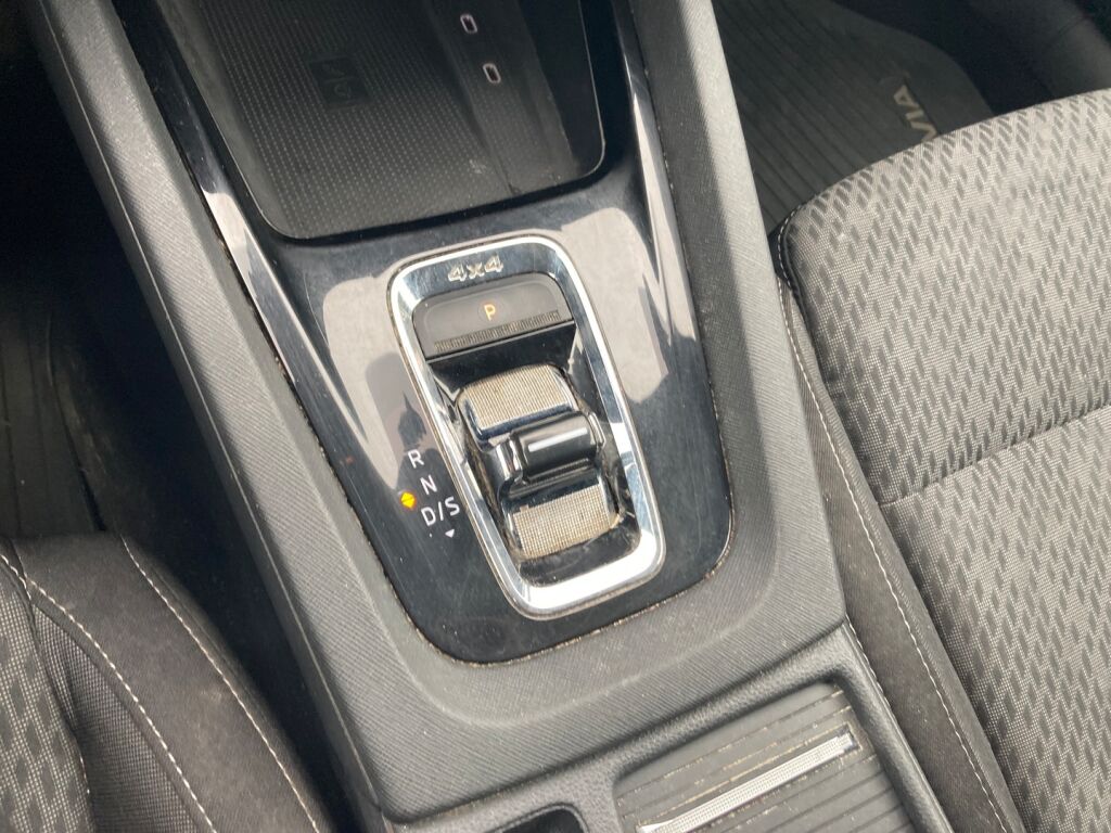 Skoda Octavia 2021 Metallinhohto Ruskea (beige)