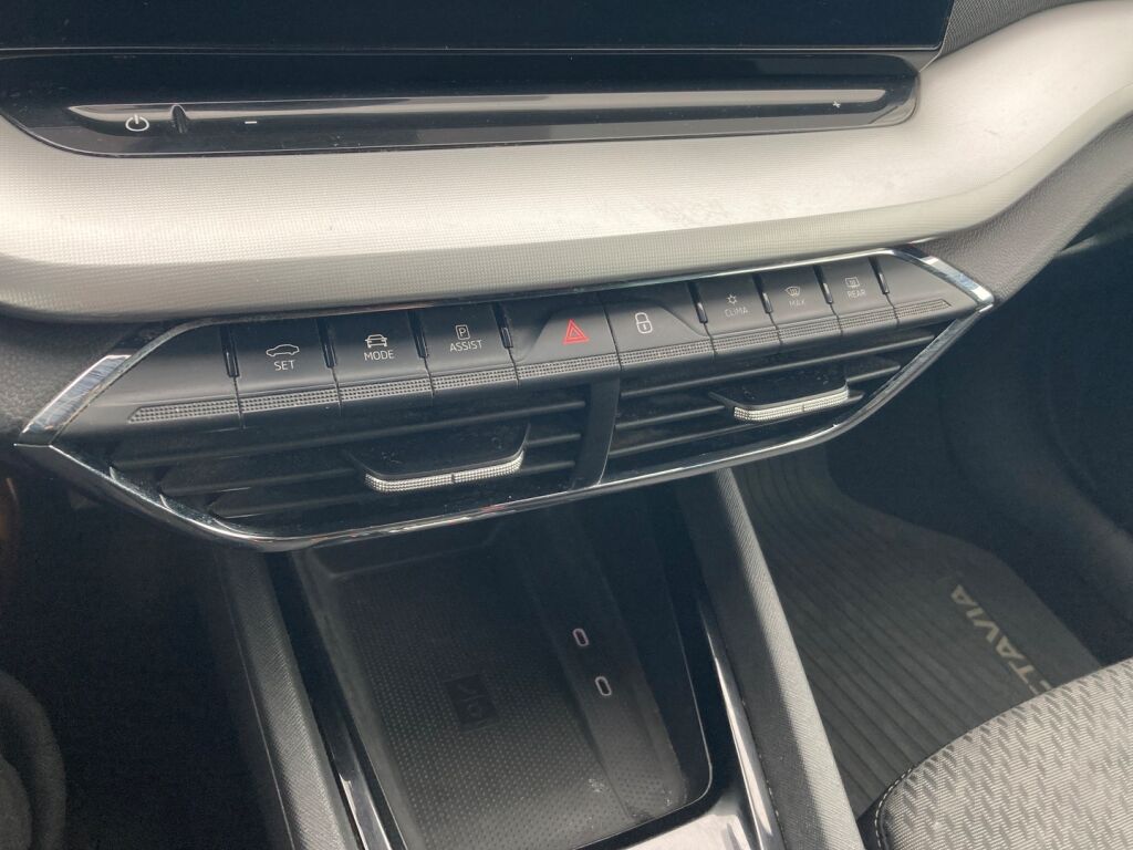Skoda Octavia 2021 Metallinhohto Ruskea (beige)