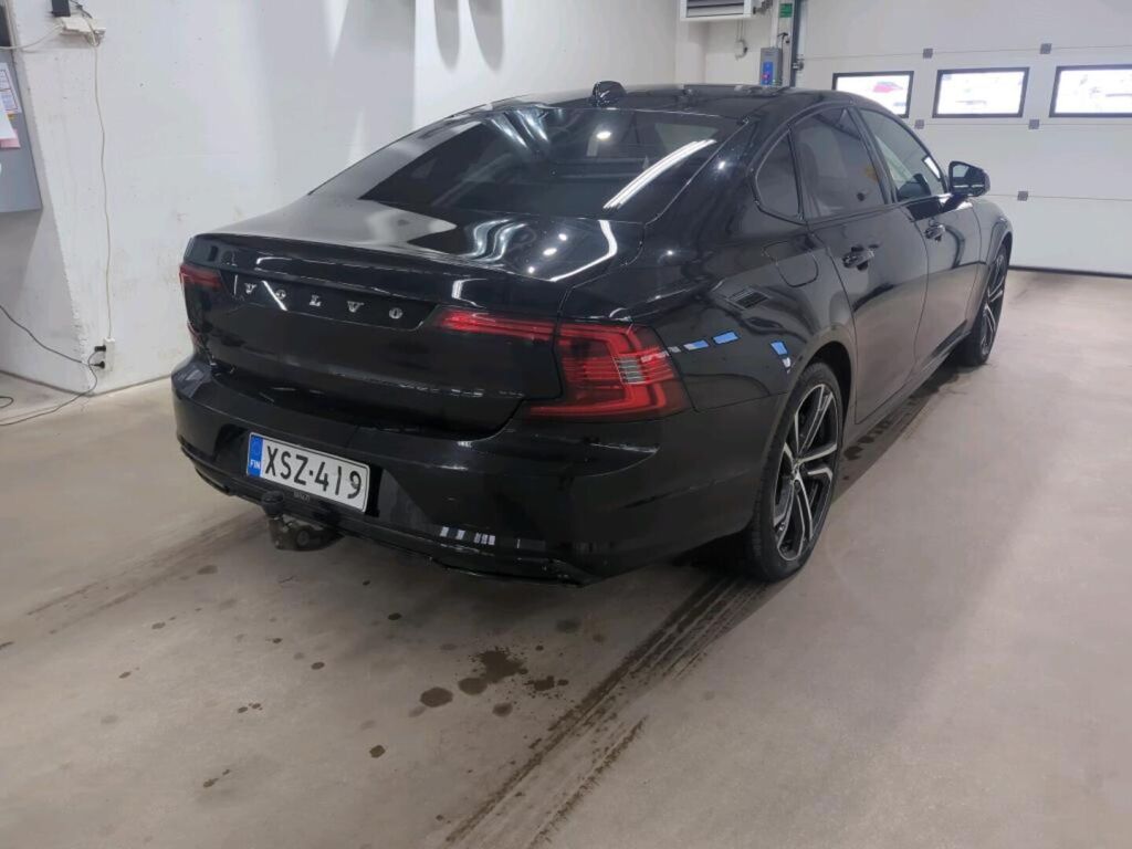 Volvo S90 2021 Musta
