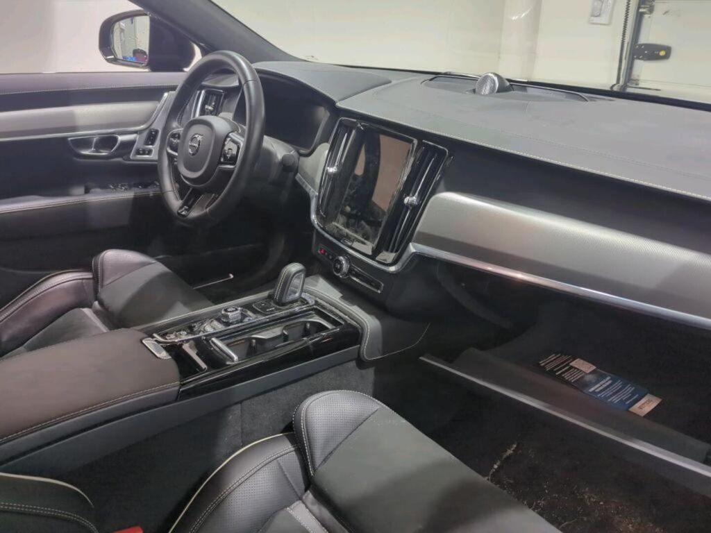 Volvo S90 2021 Musta
