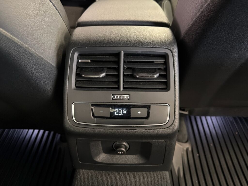 Audi A4 2021 Musta
