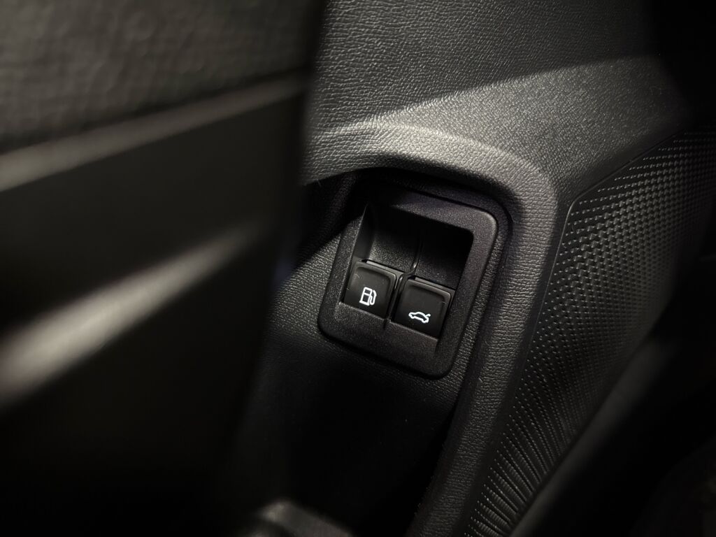 Seat Leon Sportstourer 2021 Musta