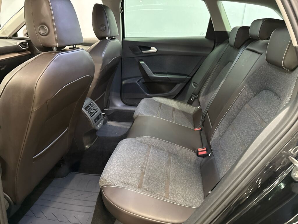 Seat Leon Sportstourer 2021 Musta