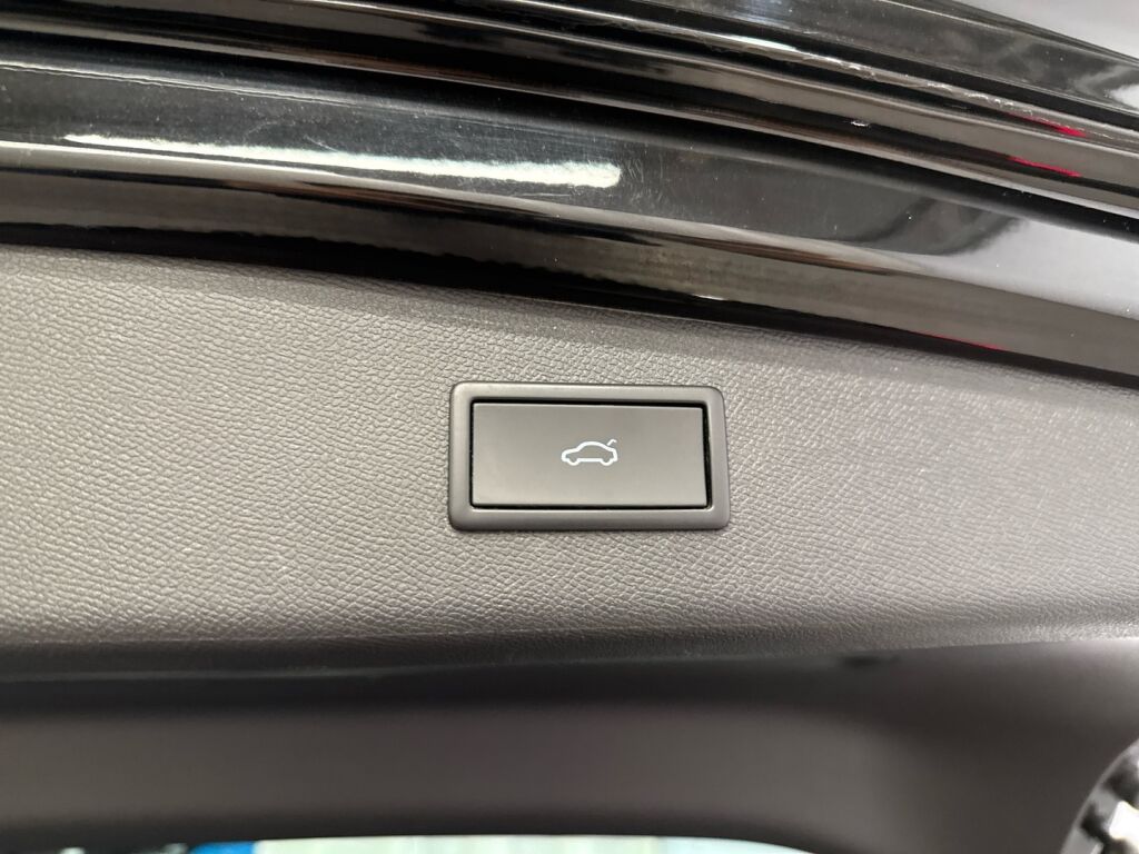 Seat Leon Sportstourer 2021 Musta