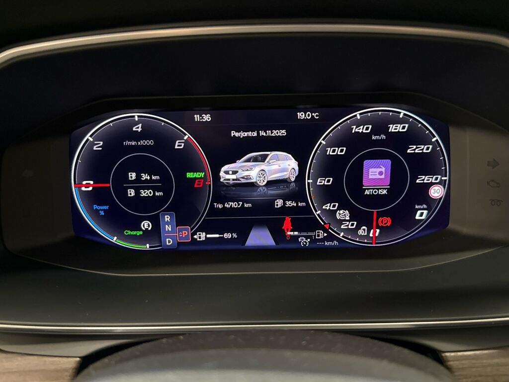 Seat Leon Sportstourer 2021 Musta