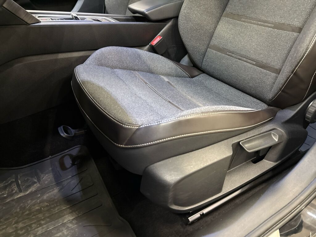 Seat Leon Sportstourer 2021 Musta