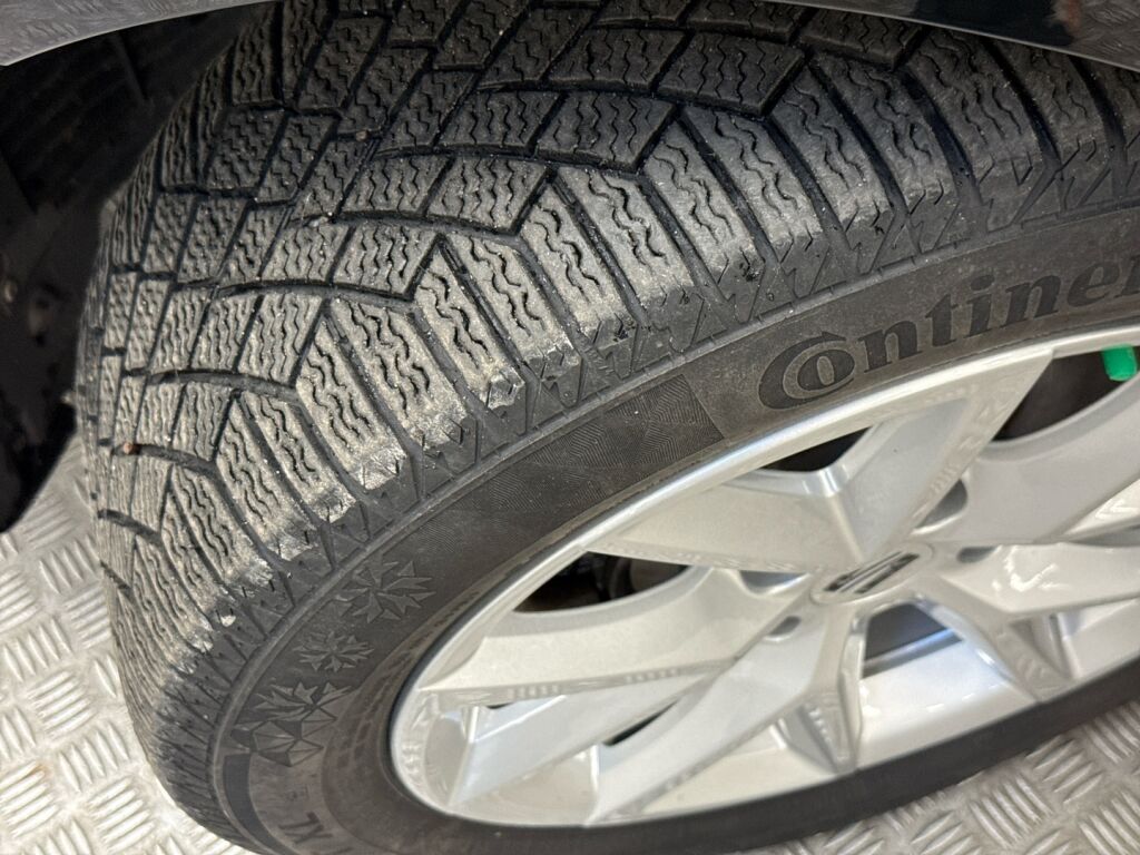 Seat Leon Sportstourer 2021 Musta