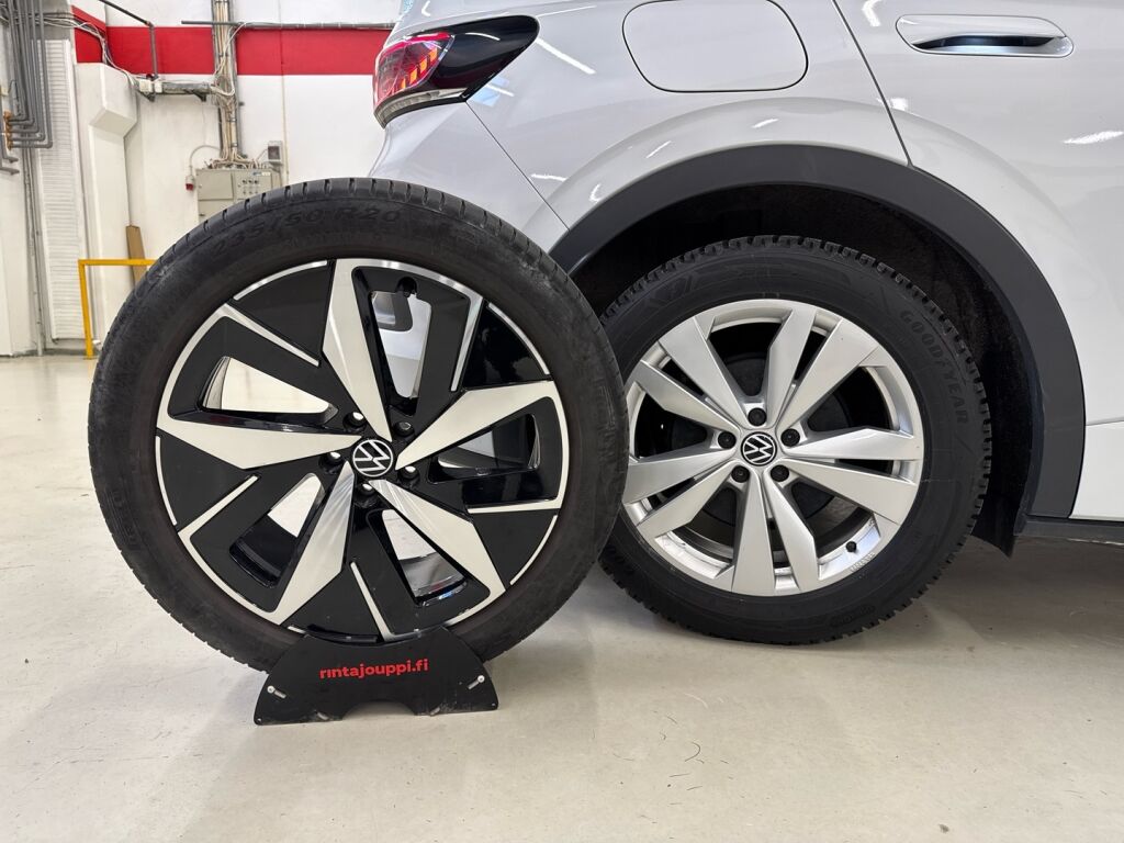 Volkswagen ID.5 2023 Valkoinen / Musta katto