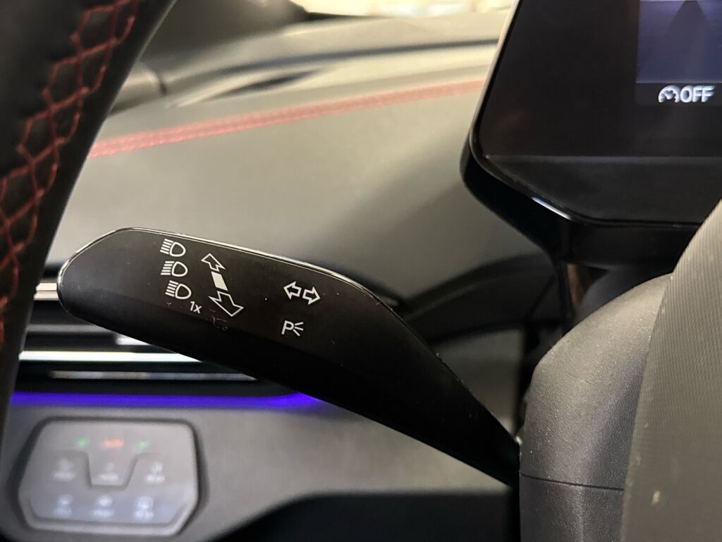 Volkswagen ID.5 2023 Valkoinen / Musta katto