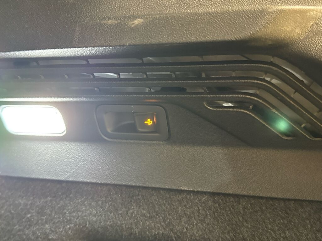 Volkswagen ID.5 2023 Valkoinen / Musta katto