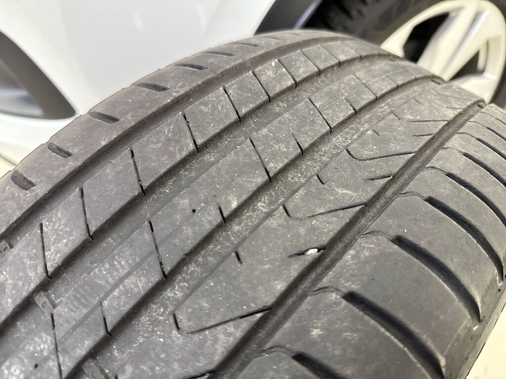 Volkswagen ID.5 2023 Valkoinen / Musta katto