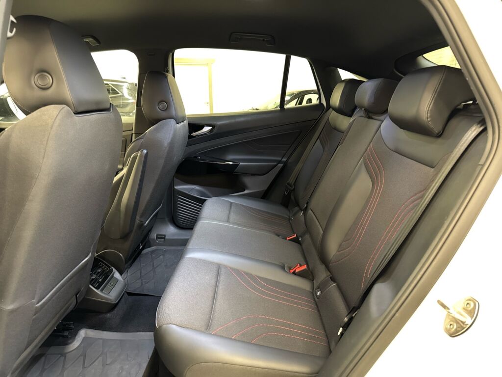 Volkswagen ID.5 2023 Valkoinen / Musta katto