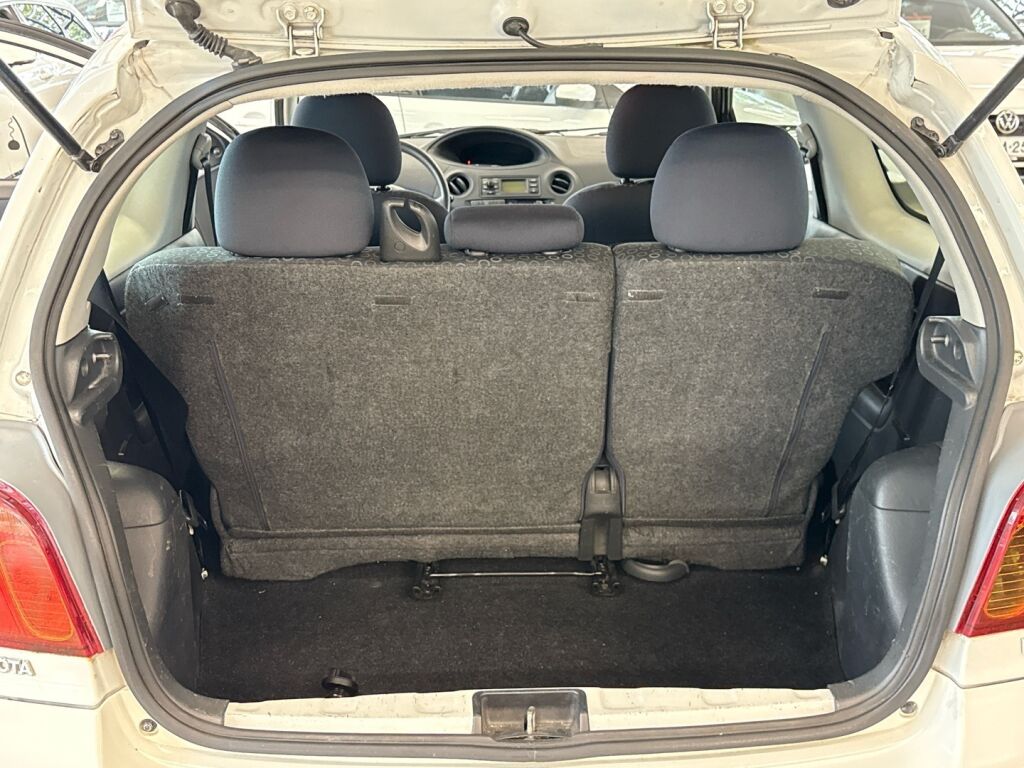Toyota Yaris 2005 Valkoinen