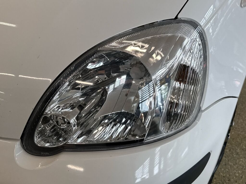 Toyota Yaris 2005 Valkoinen