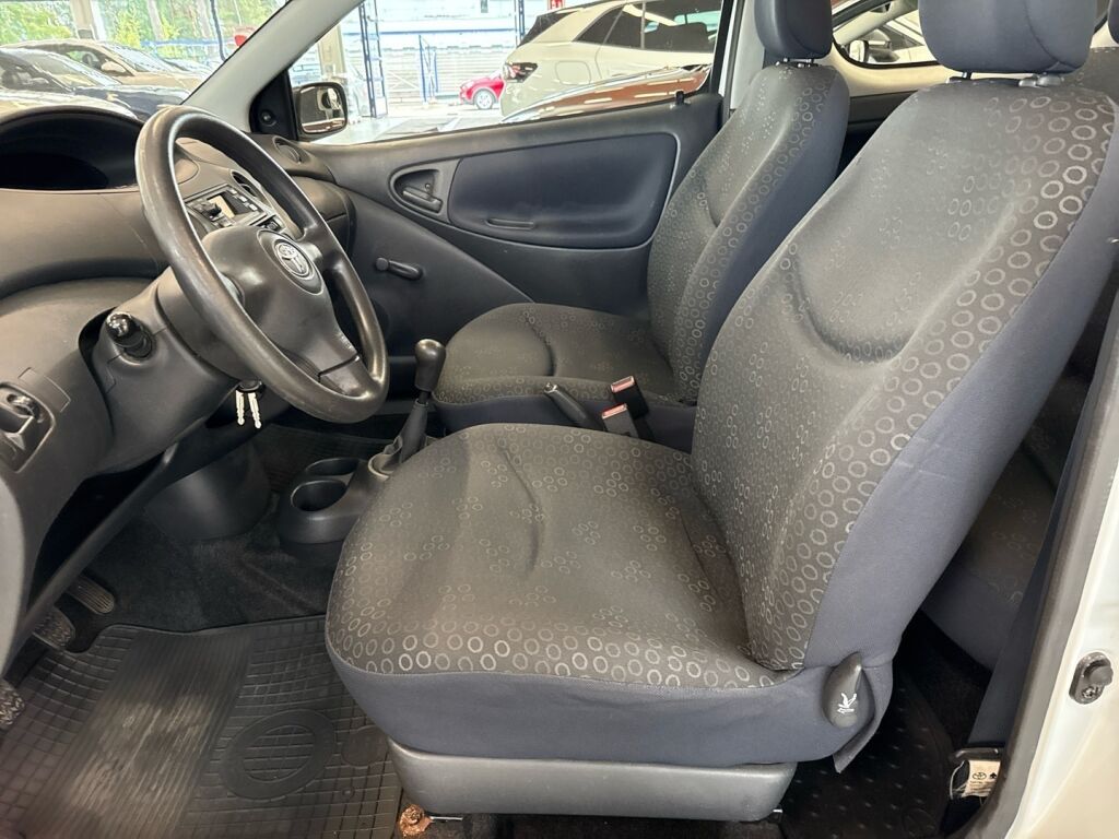 Toyota Yaris 2005 Valkoinen