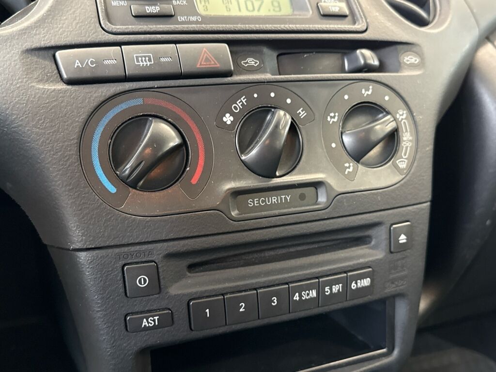 Toyota Yaris 2005 Valkoinen