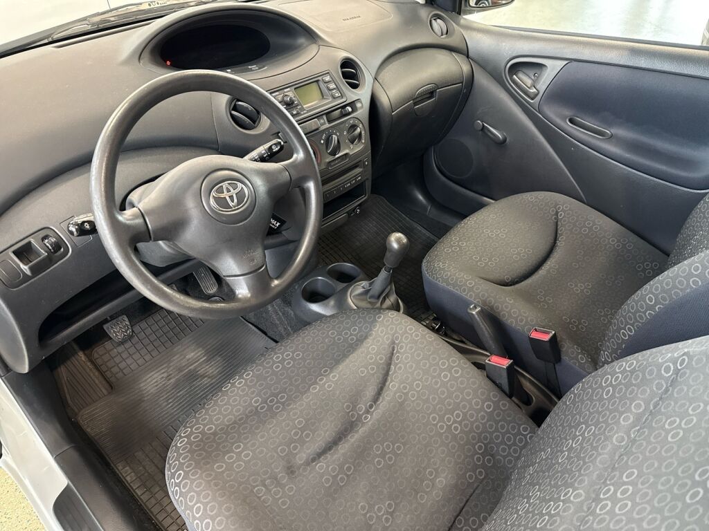 Toyota Yaris 2005 Valkoinen