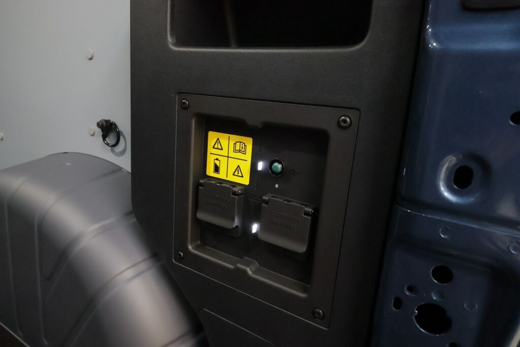 Ford Transit Custom 2025 Sininen