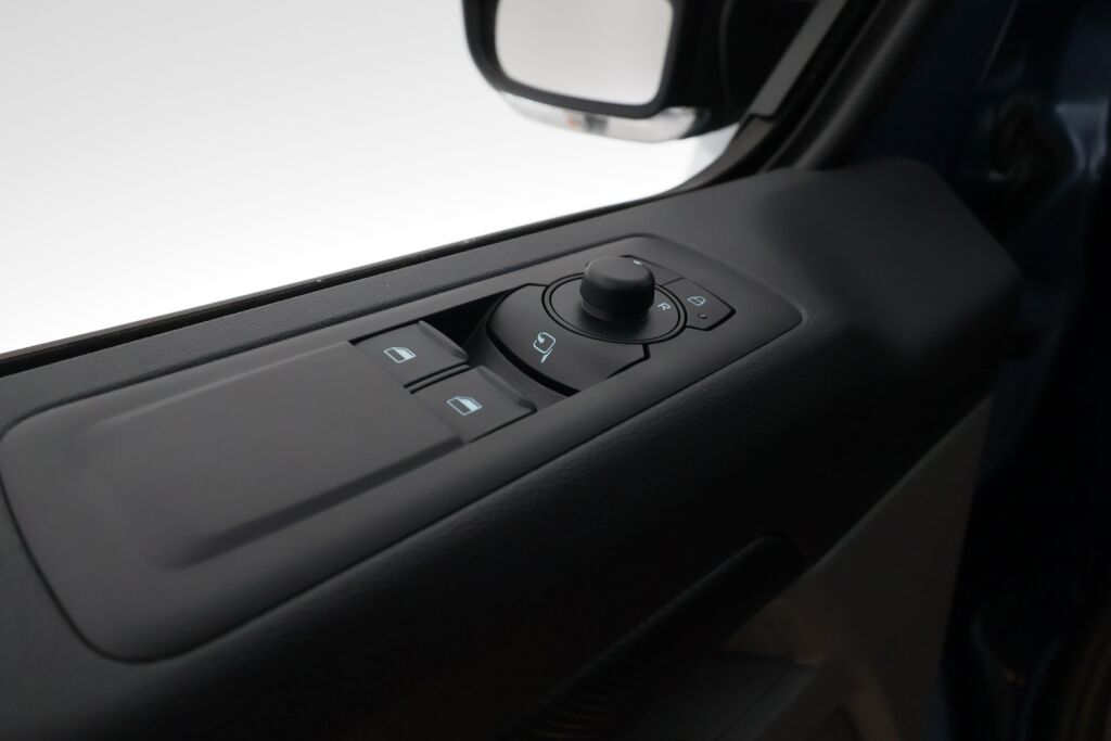 Ford Transit Custom 2025 Sininen