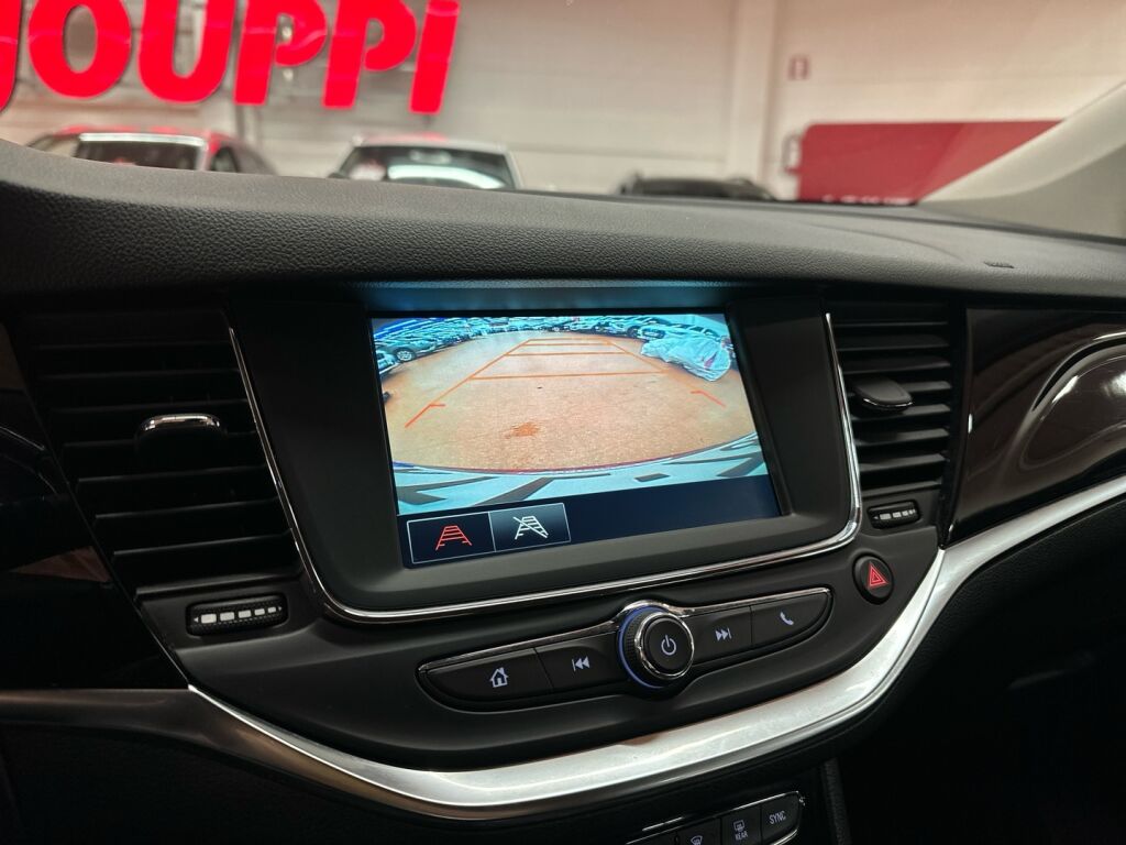 Opel Astra 2021 Punainen