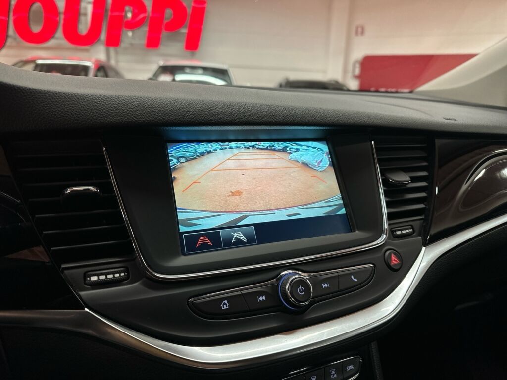 Opel Astra 2021 Punainen