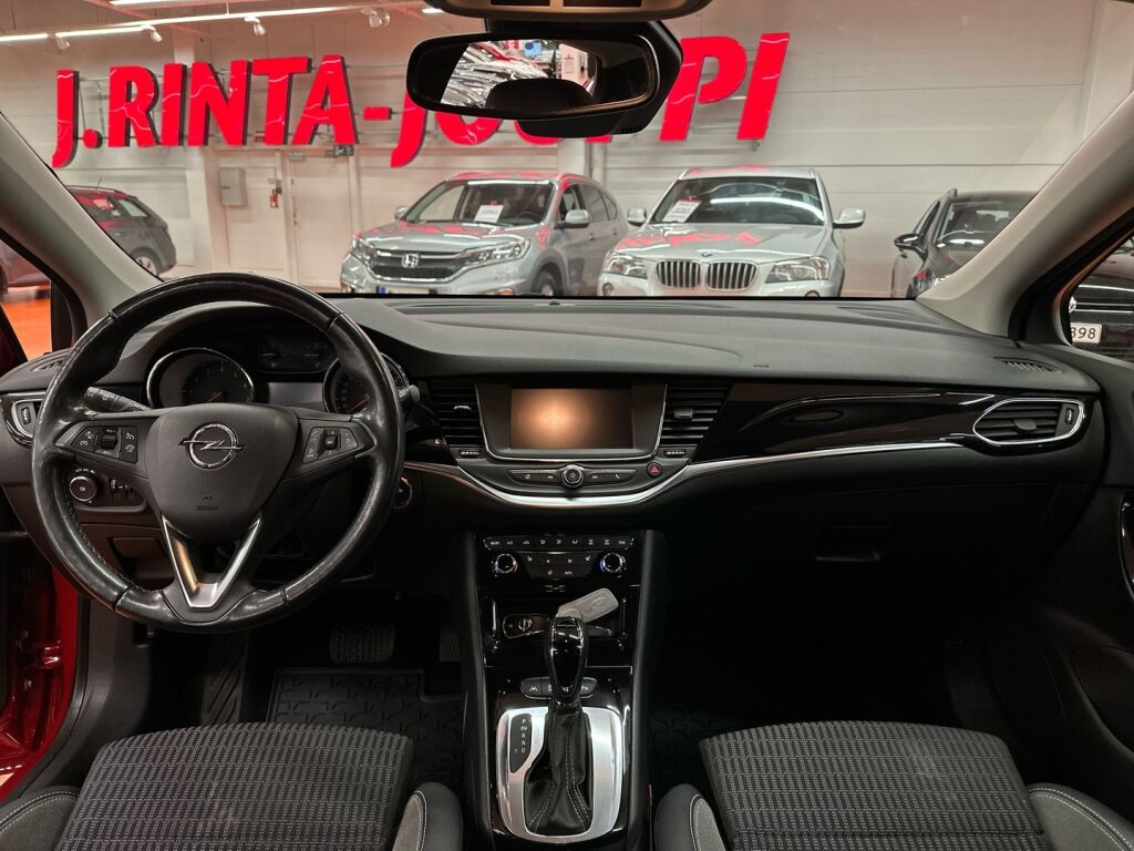 Opel Astra 2021 Punainen
