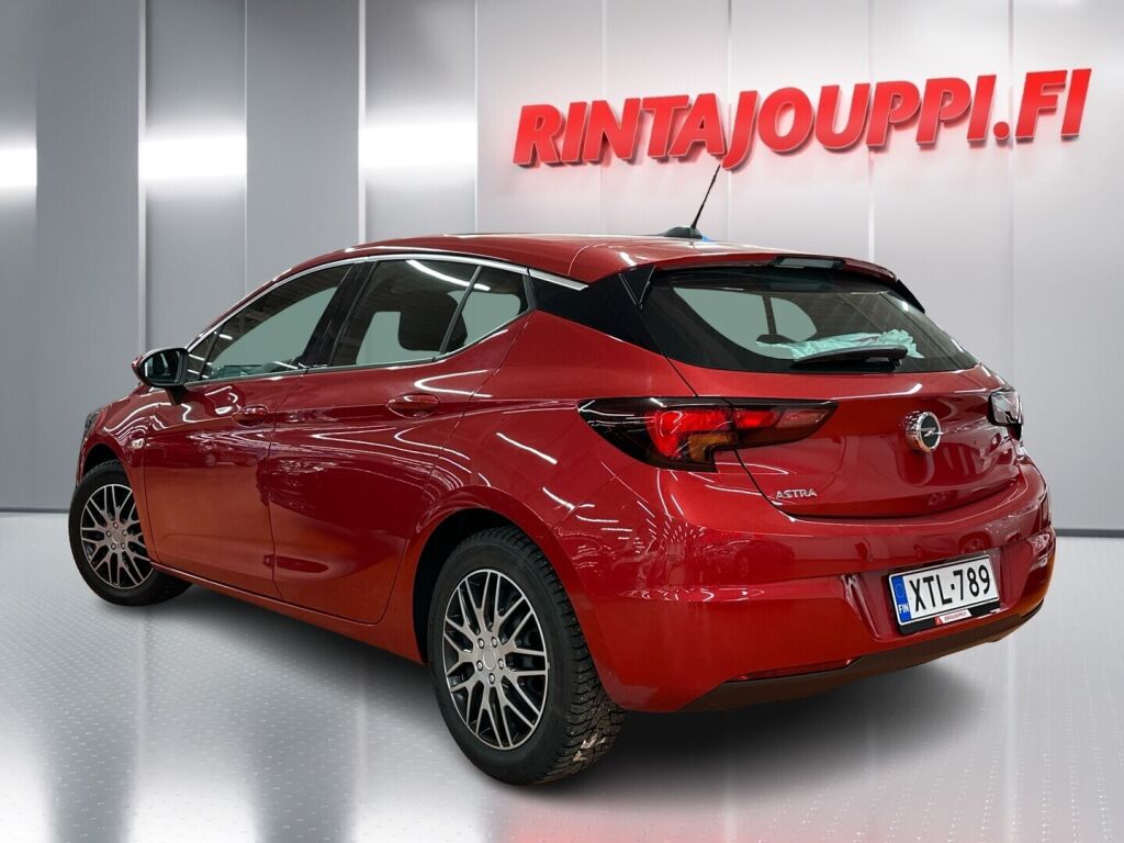 Opel Astra 2021 Punainen