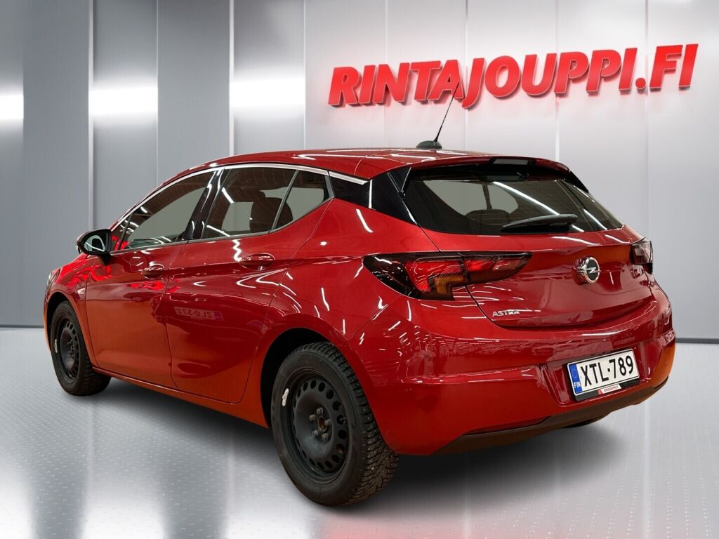 Opel Astra 2021 Punainen