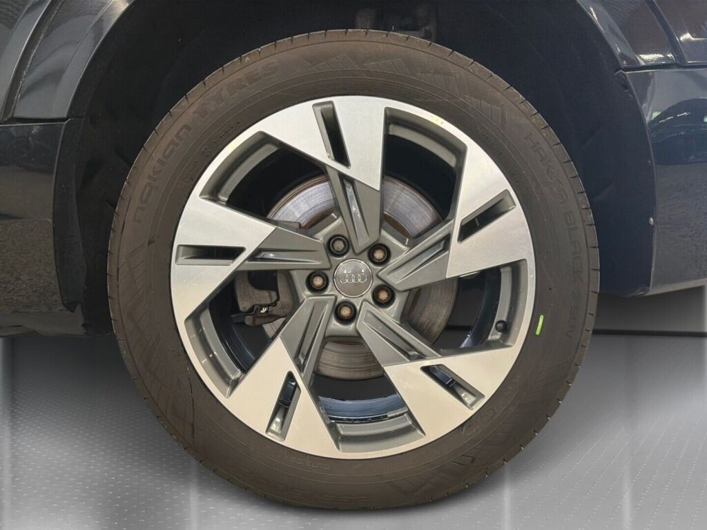 Audi e-tron 2020 Musta