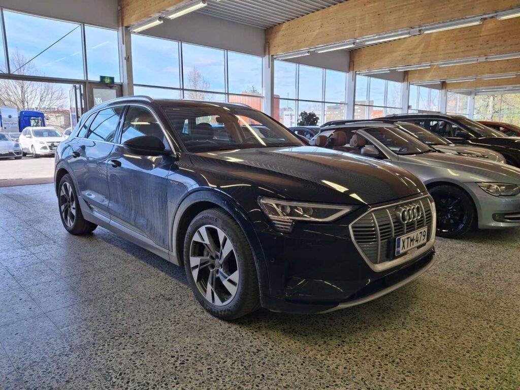 Audi e-tron 2020 Musta
