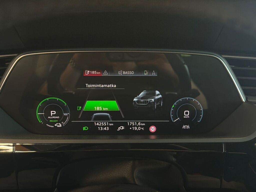 Audi e-tron 2020 Musta
