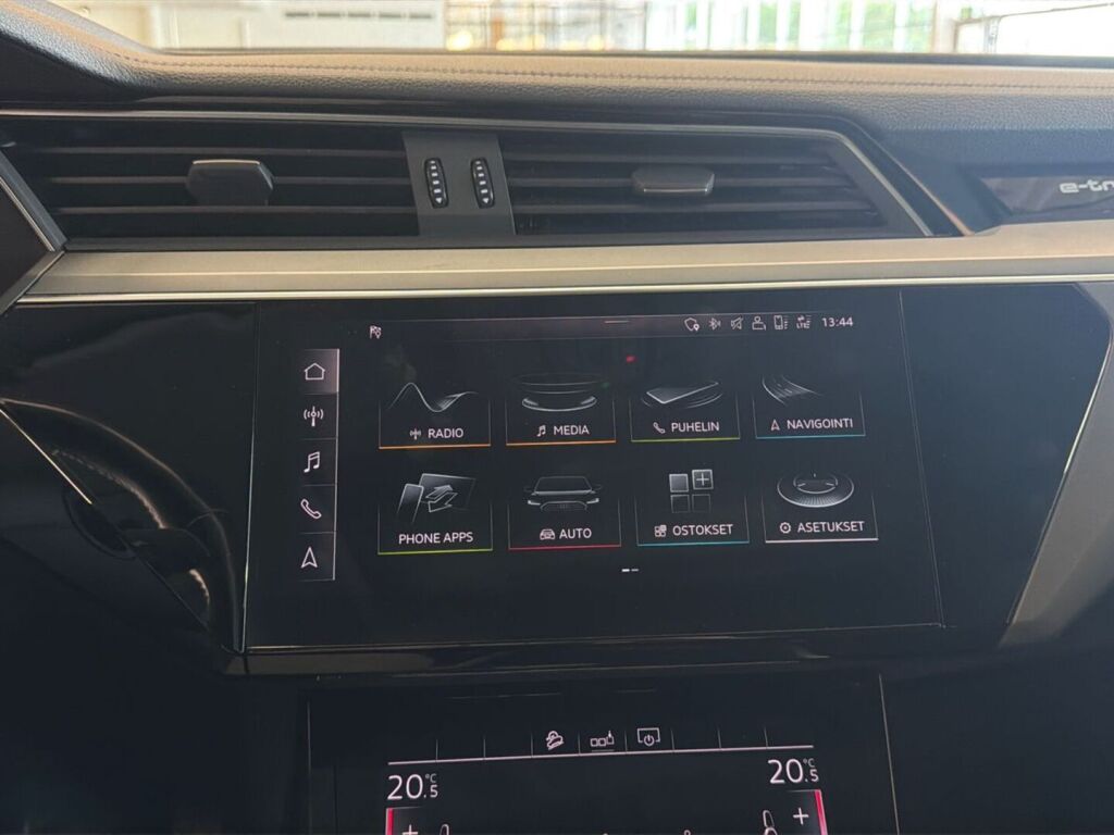 Audi e-tron 2020 Musta