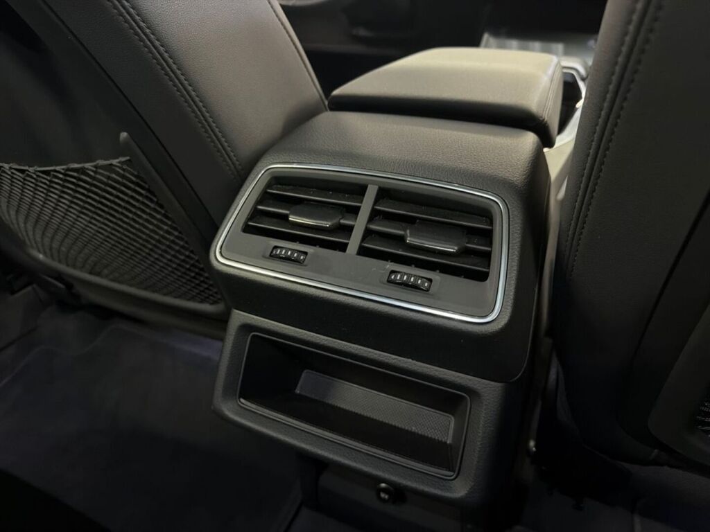 Audi e-tron 2020 Musta