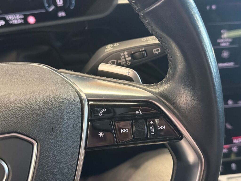 Audi e-tron 2020 Musta