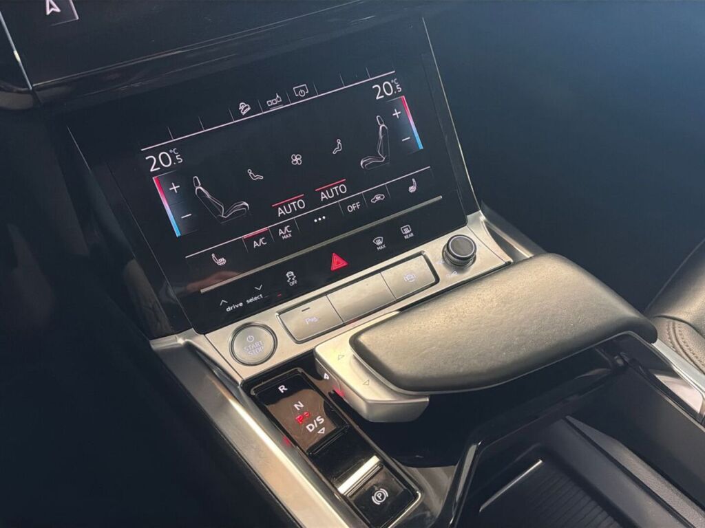Audi e-tron 2020 Musta