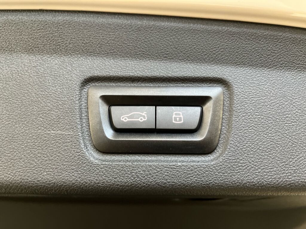 BMW i4 2023 Valkoinen