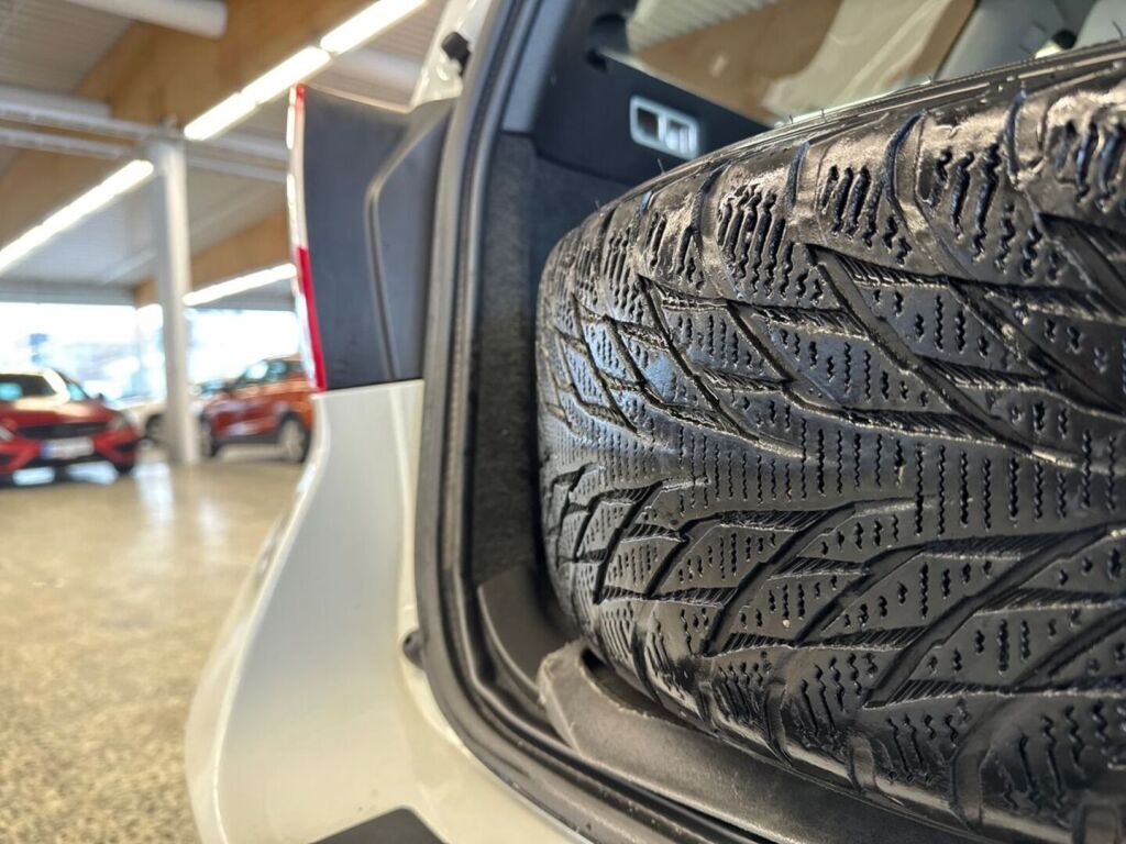 Volvo V70 2012 Valkoinen