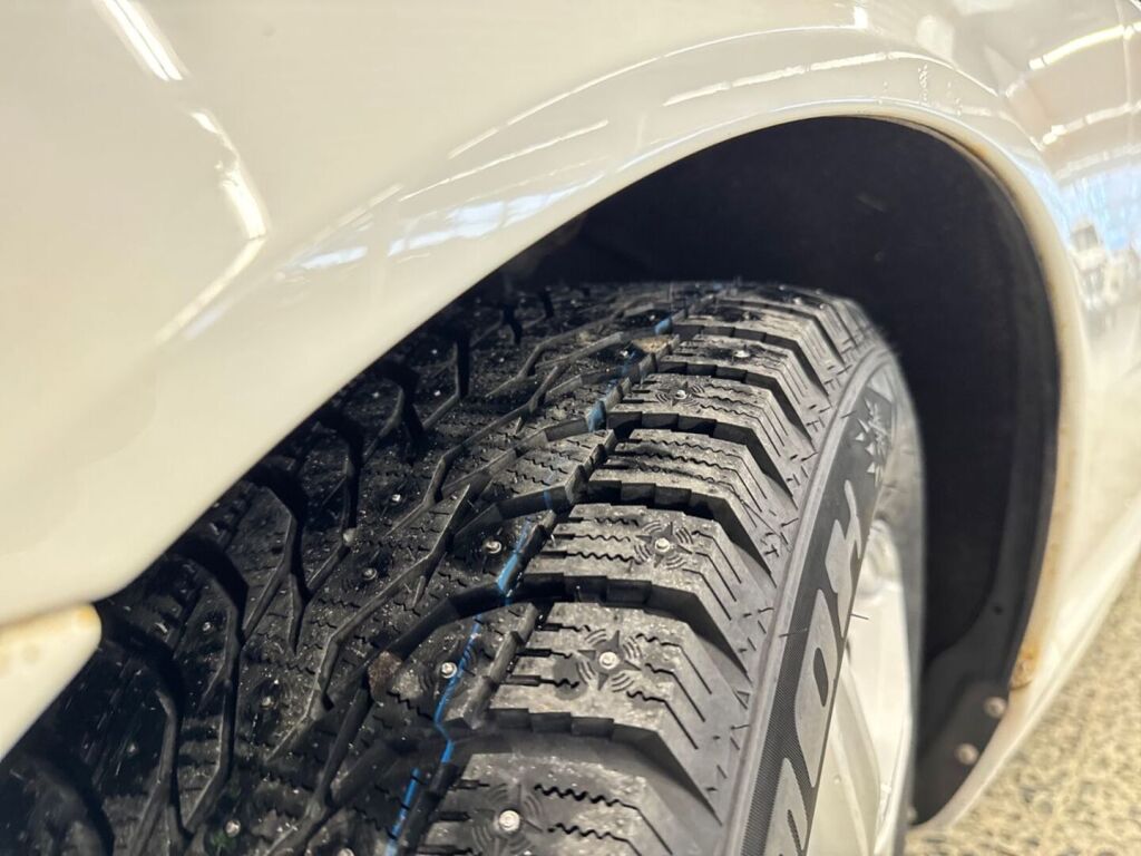 Volvo V70 2012 Valkoinen