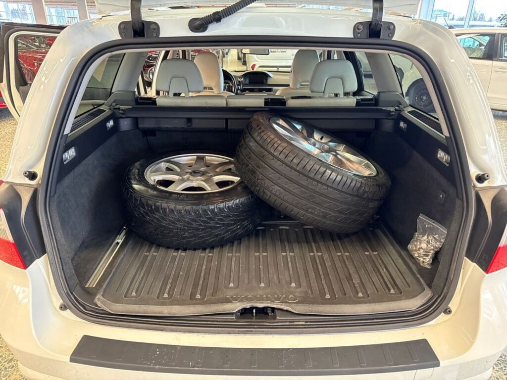 Volvo V70 2012 Valkoinen