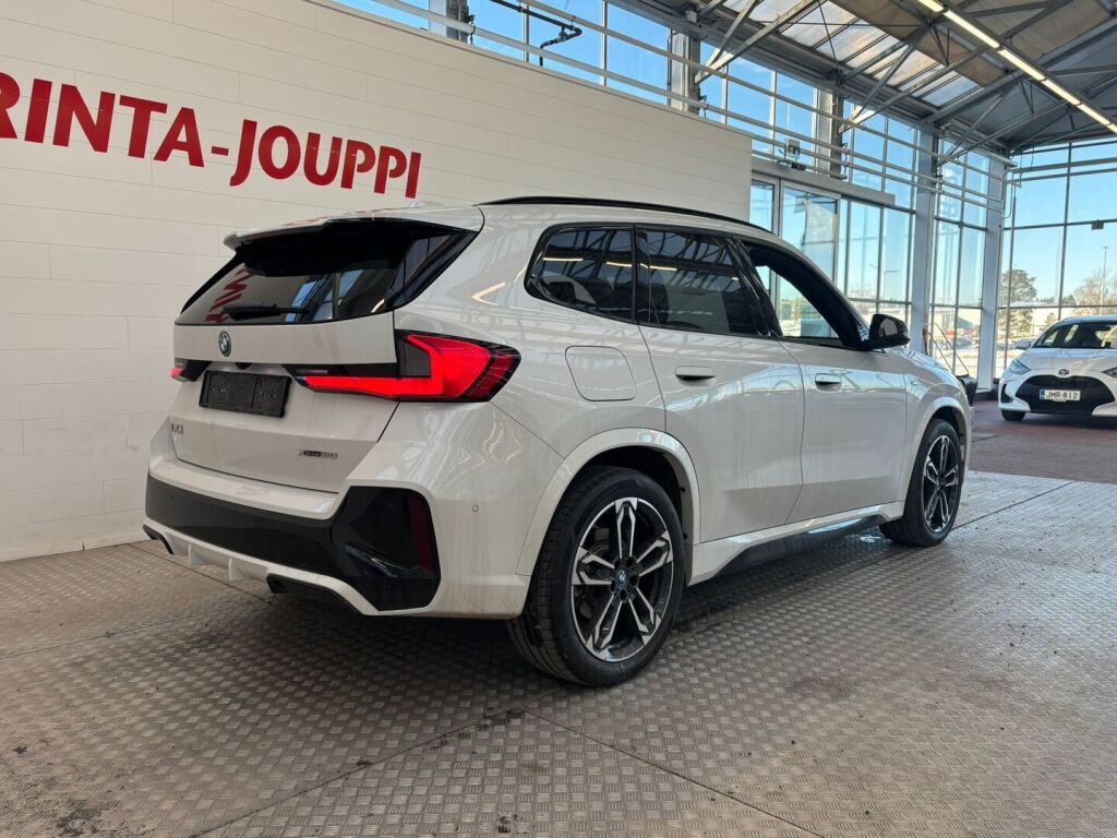 BMW iX1 2024 Valkoinen