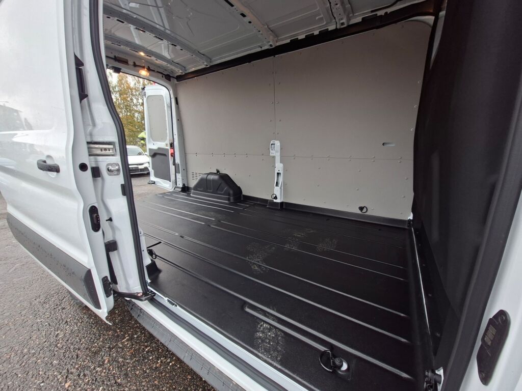 Ford Transit 2026 Valkoinen