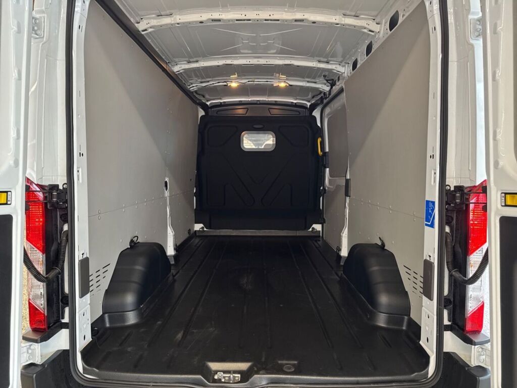 Ford Transit 2026 Valkoinen