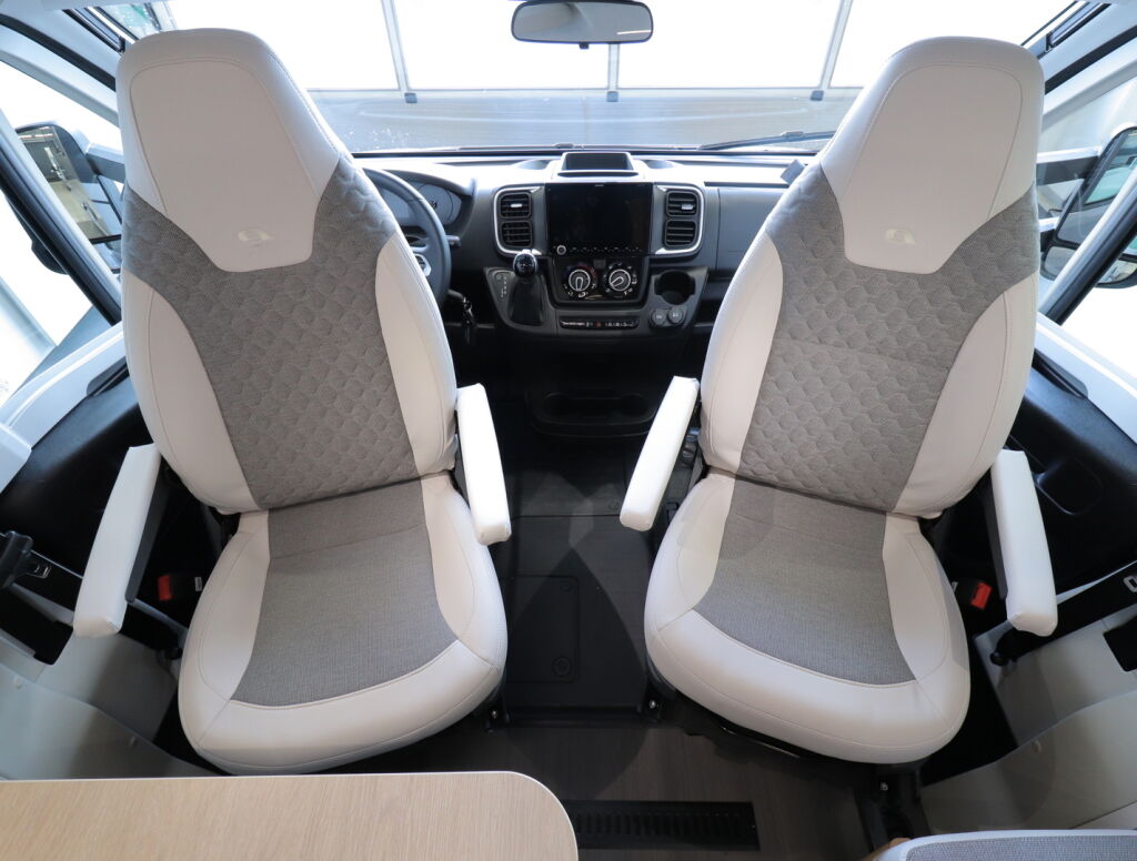 Adria Matrix 670 SL 60 Years Selection 2026 Harmaa