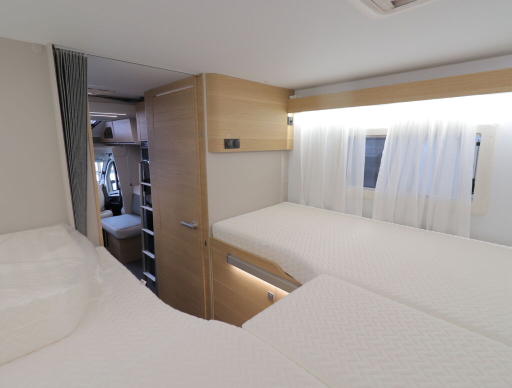 Adria Matrix 670 SL 60 Years Selection 2026 Harmaa