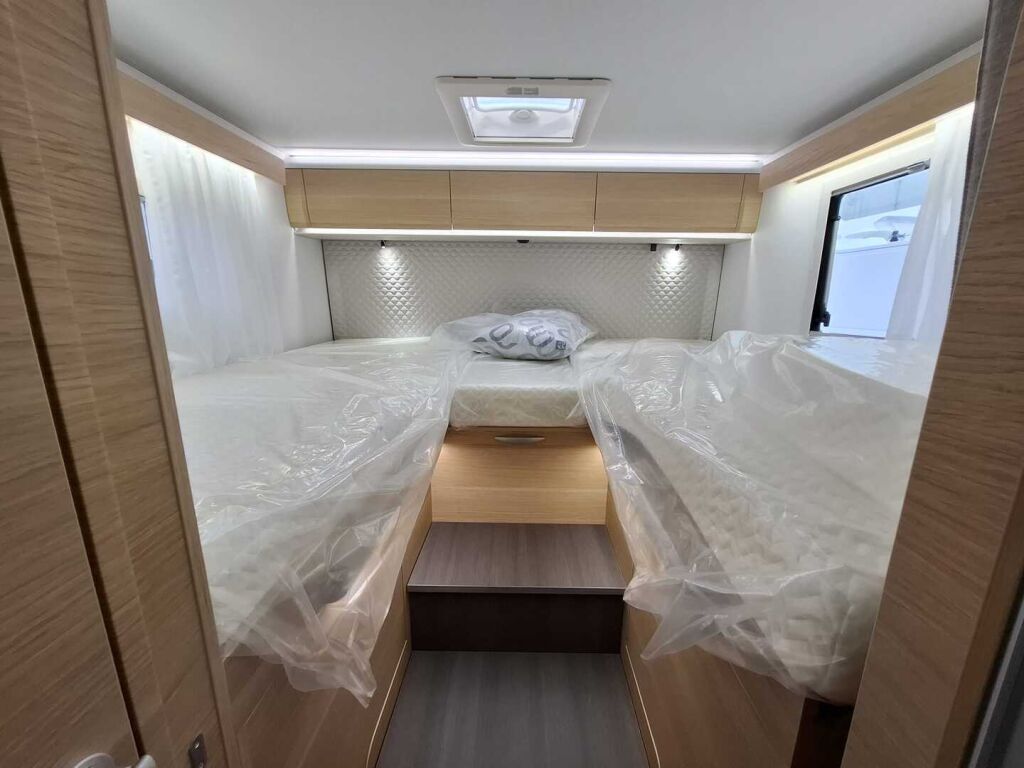 Adria Matrix 670 SL 60 Years Selection 2026 Harmaa