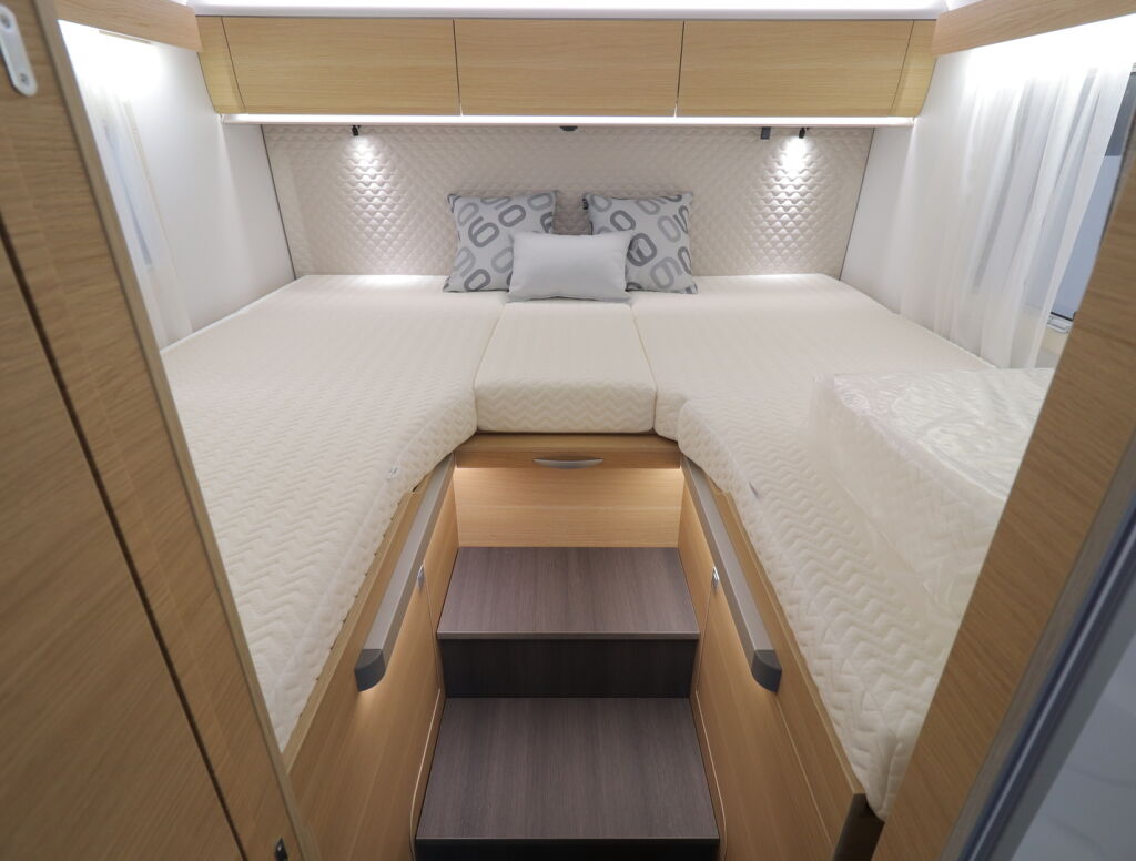 Adria Matrix 670 SL 60 Years Selection 2026 Harmaa