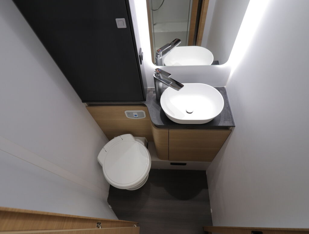 Adria Matrix 670 SL 60 Years Selection 2026 Harmaa