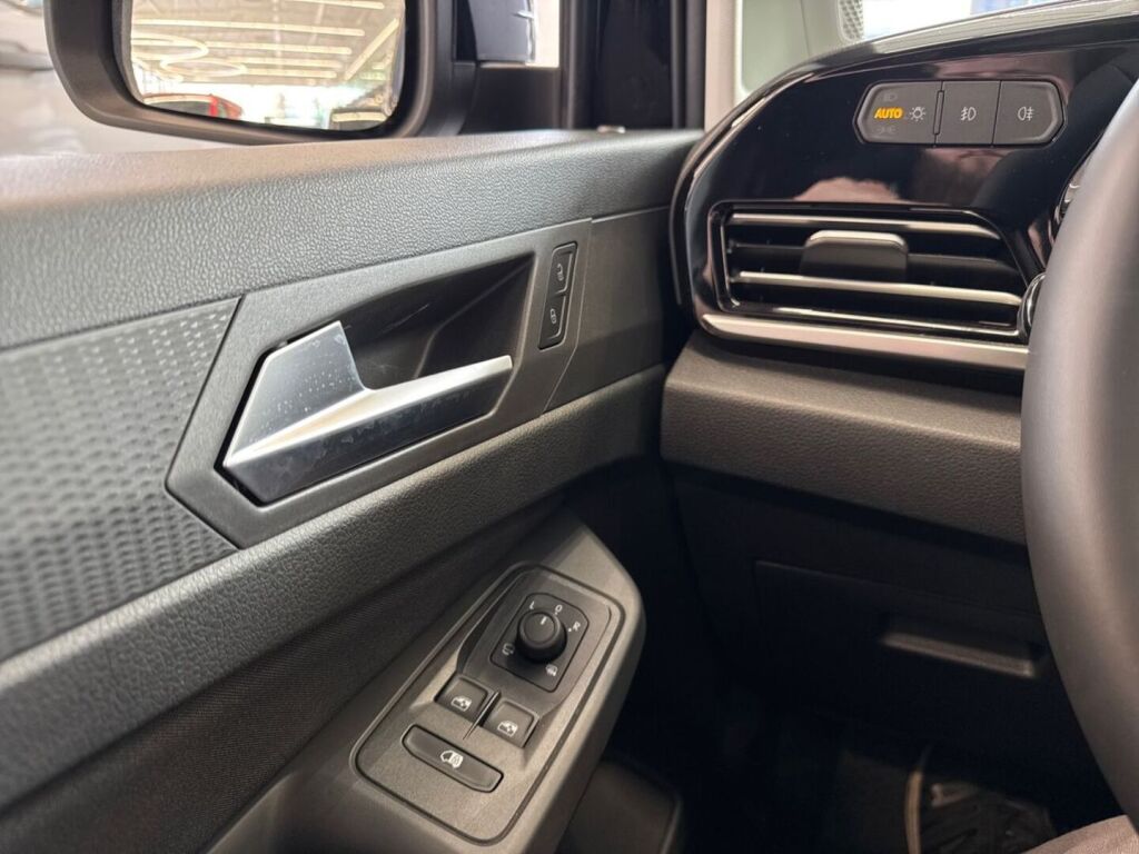 Ford Transit Connect 2026 Ink Black