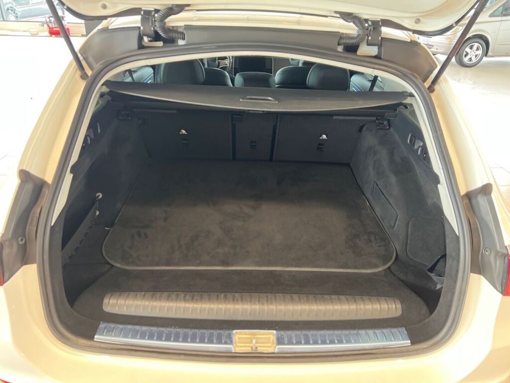 Mercedes-Benz E 2024 Valkoinen